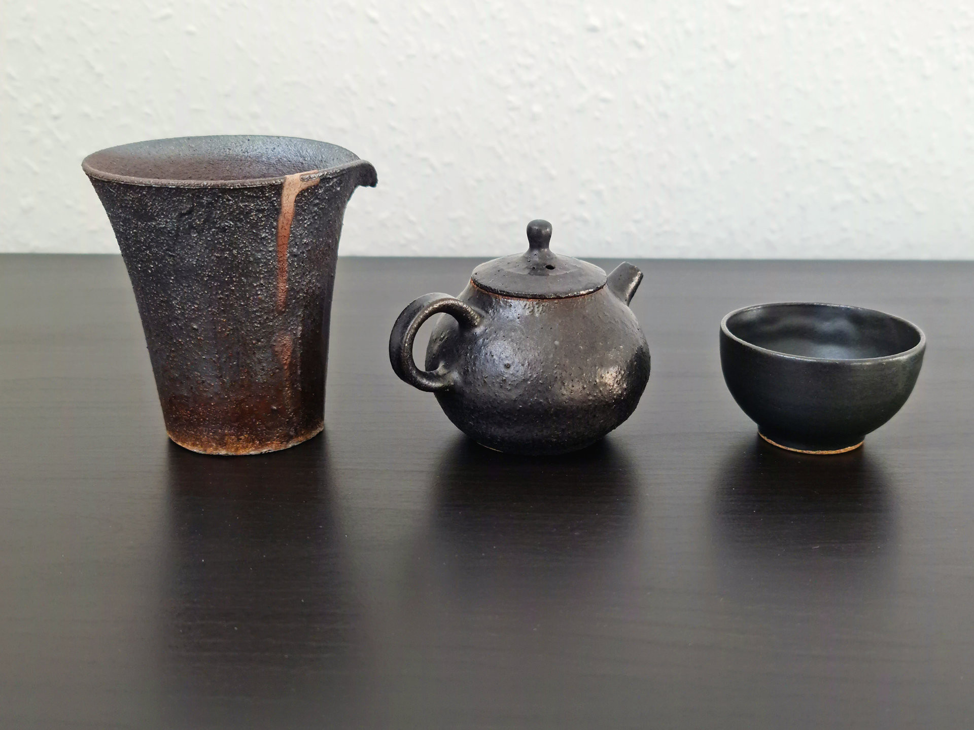 Schwarzes schlichtes Teeset (Hong Seong-il und Michiko Shida)