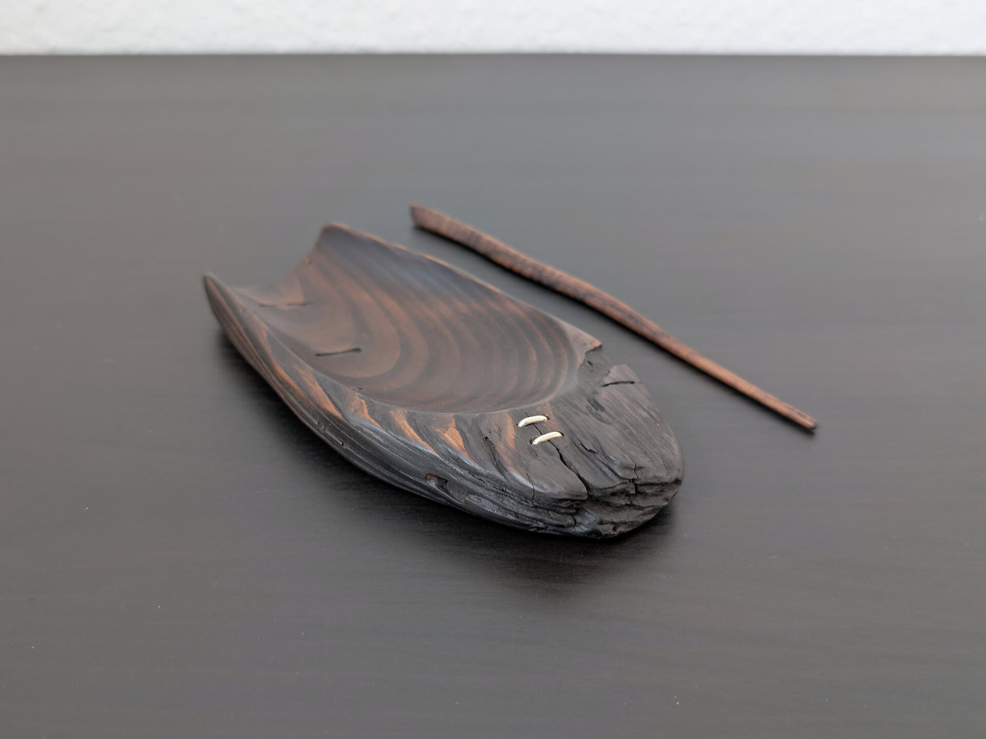 Tee-Rutsche aus Holz vom Tōdaiji mit Silber-Klammern