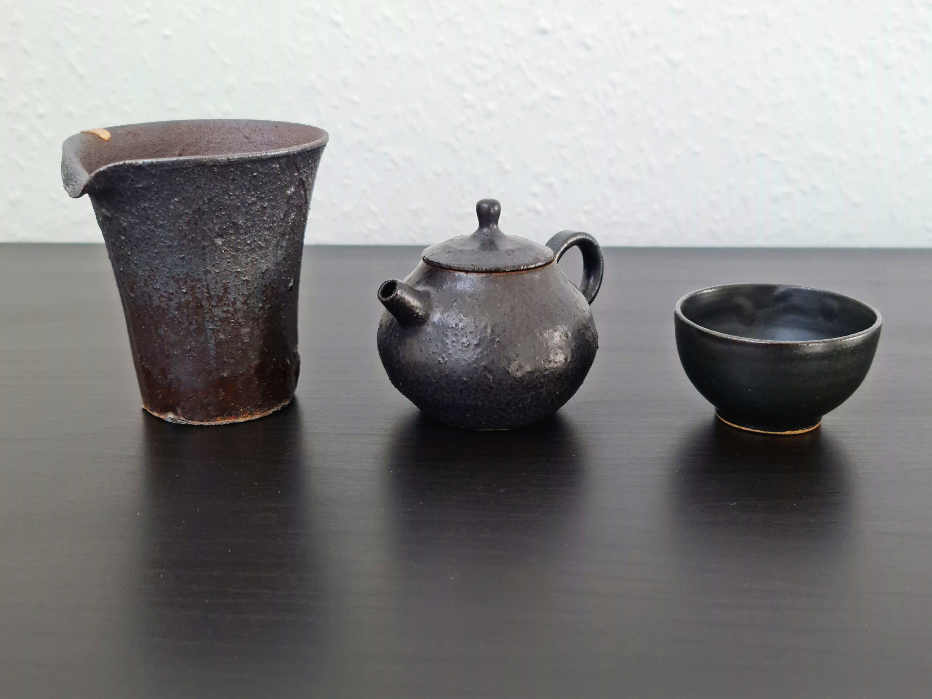 Schwarzes schlichtes Teeset (Hong Seong-il und Michiko Shida)