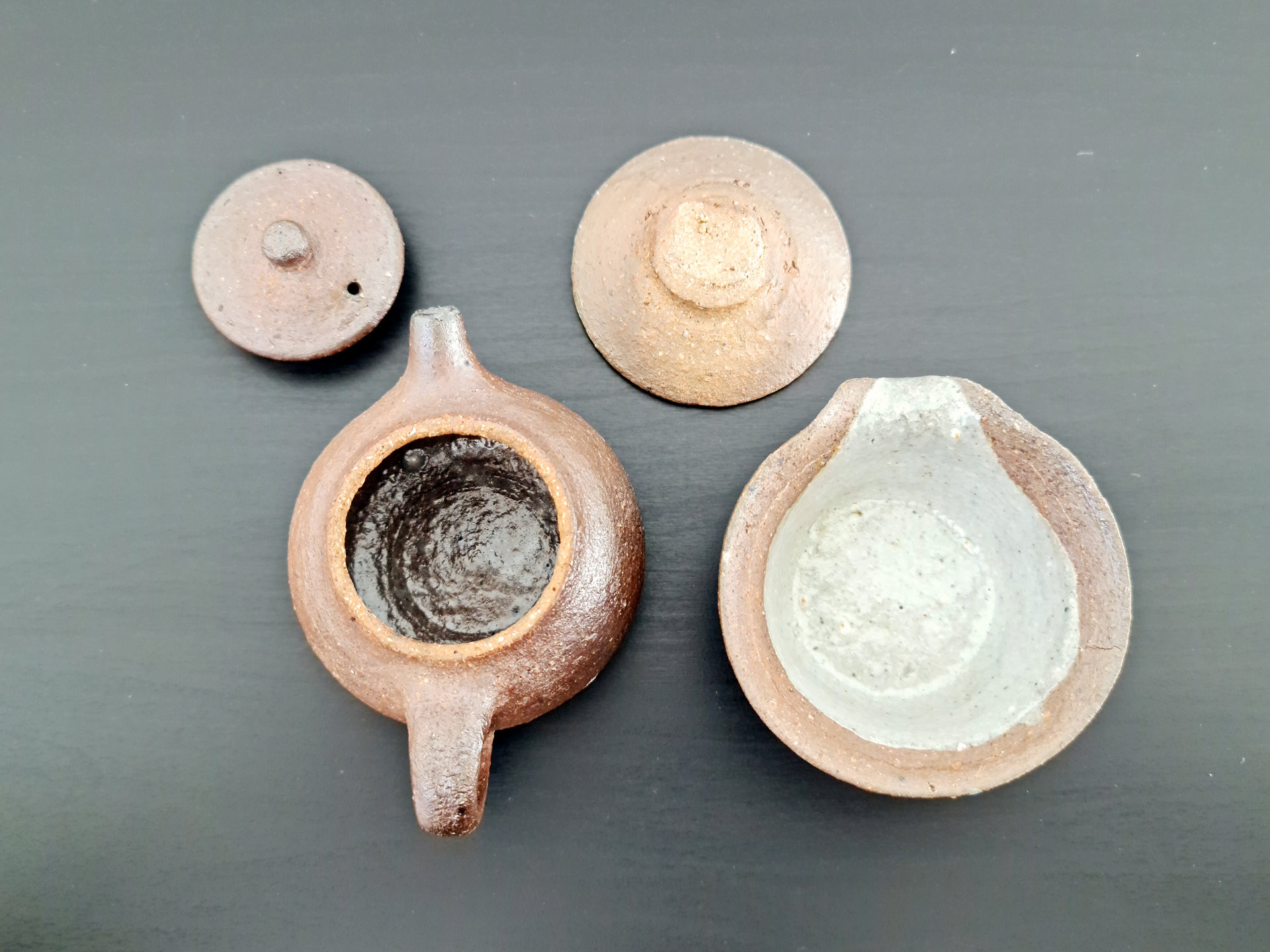 Grobes Teekännchen und Shiboridashi (Martin Hanus)