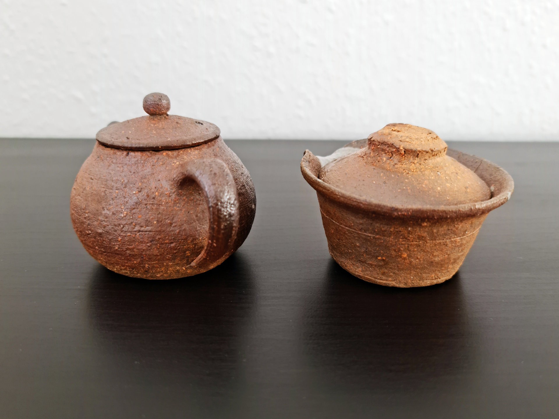 Grobes Teekännchen und Shiboridashi (Martin Hanus)